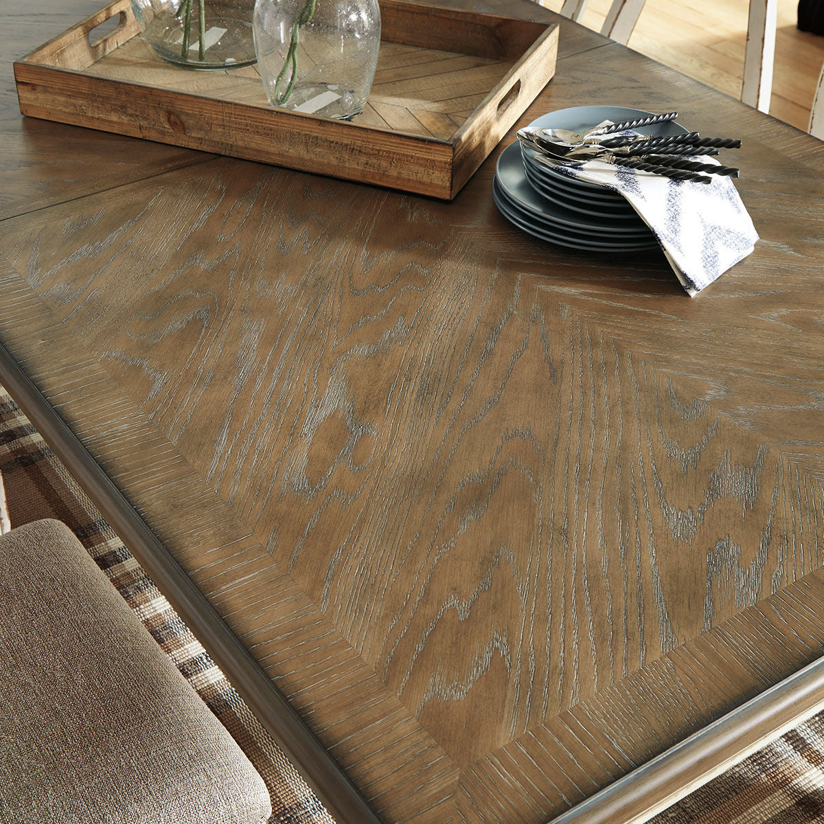 ROSLYN RECT DINING TABLE