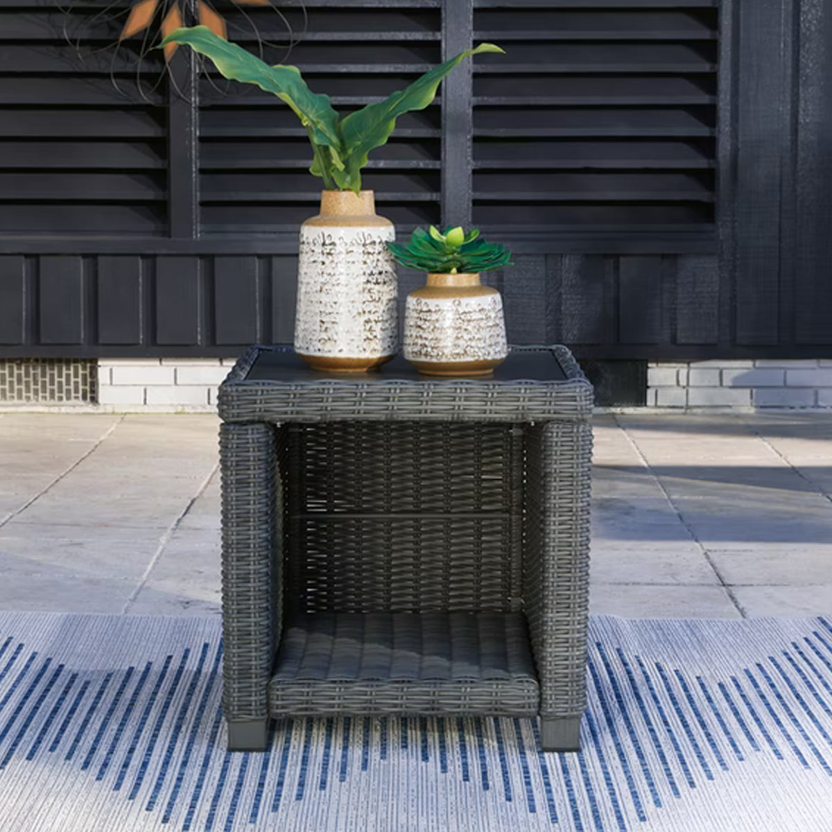 VERO END TABLE
