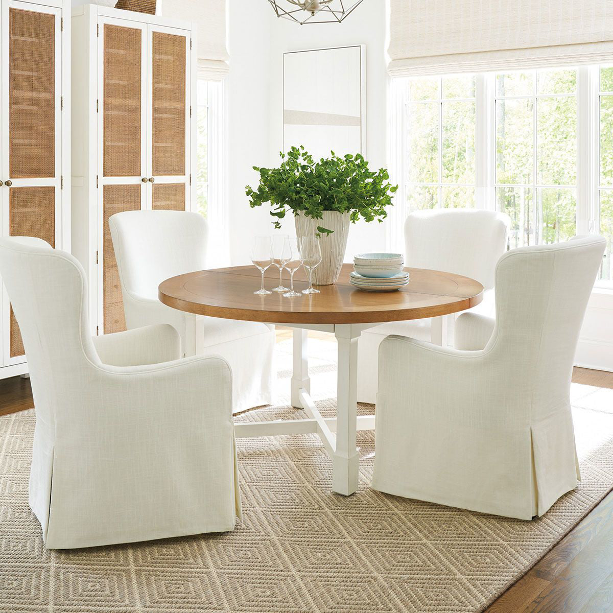 ALISO UPH HOST CHAIR W/CASTERS