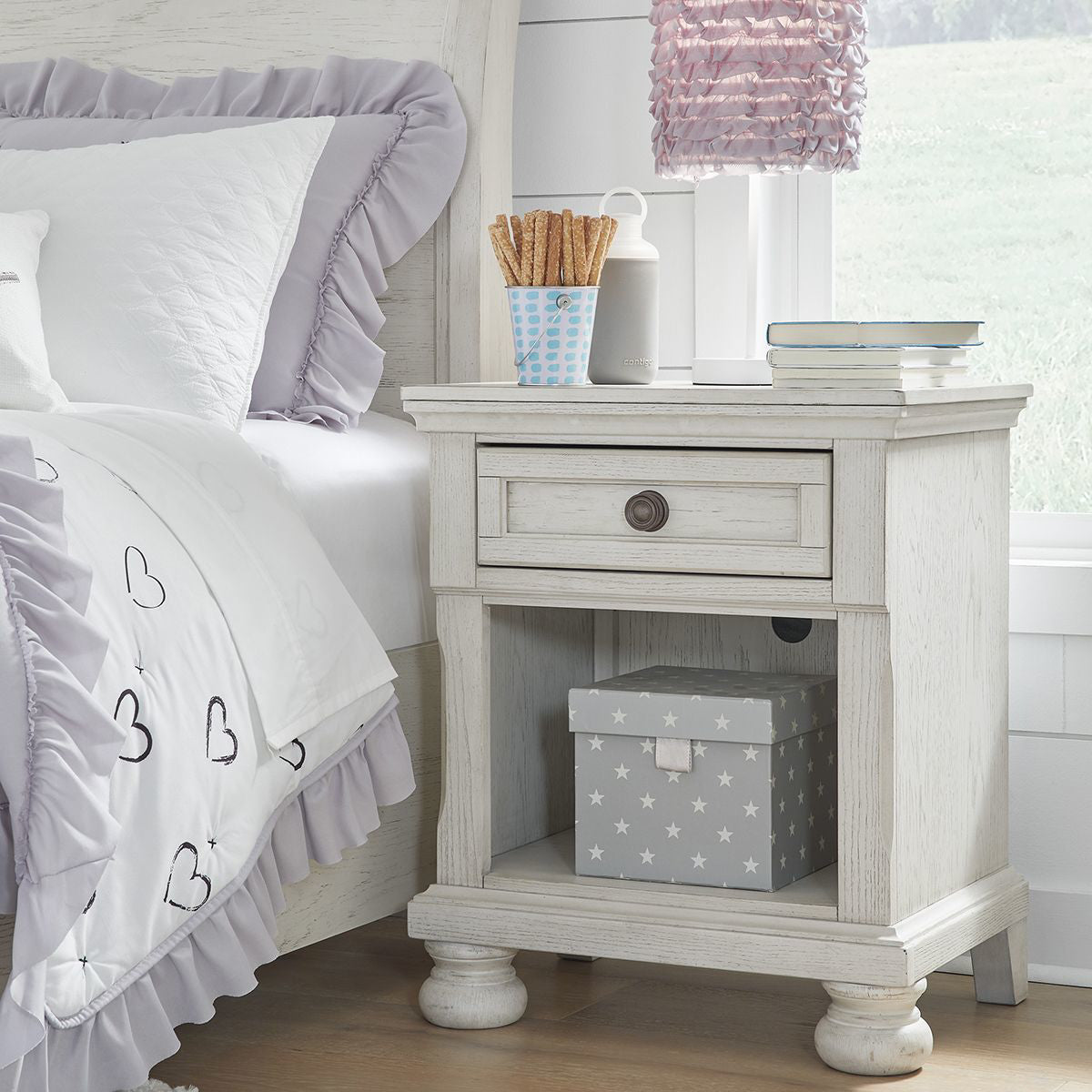 Kenley White 1 Dr Nightstand