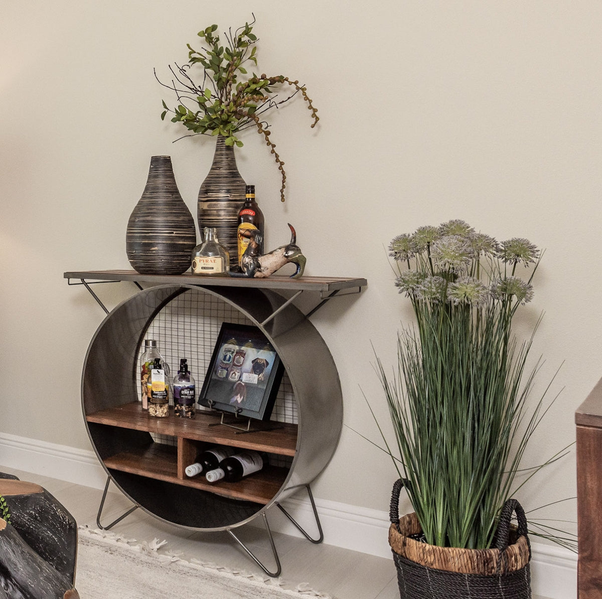 ROUND METAL CUBBY CONSOLE W/SL