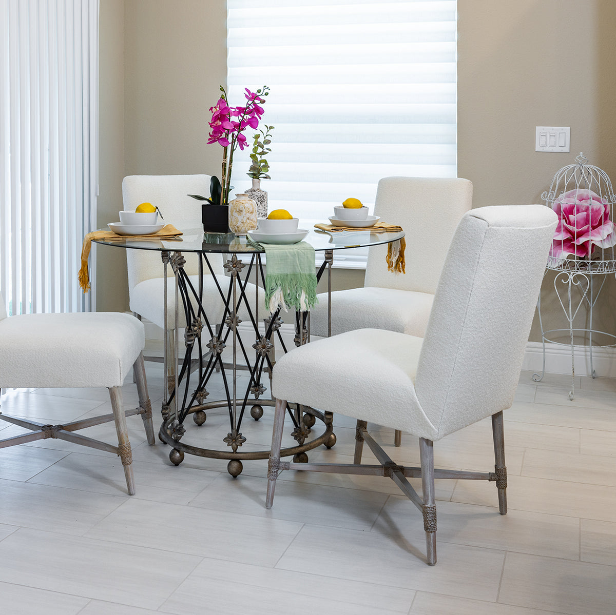 PIROUETTE DINING TABLE