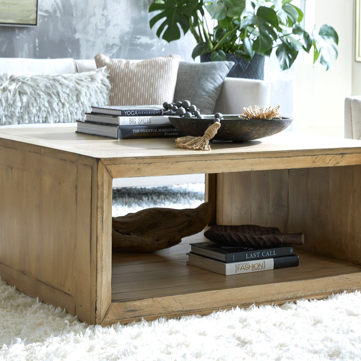 SOLANO COCKTAIL TABLE