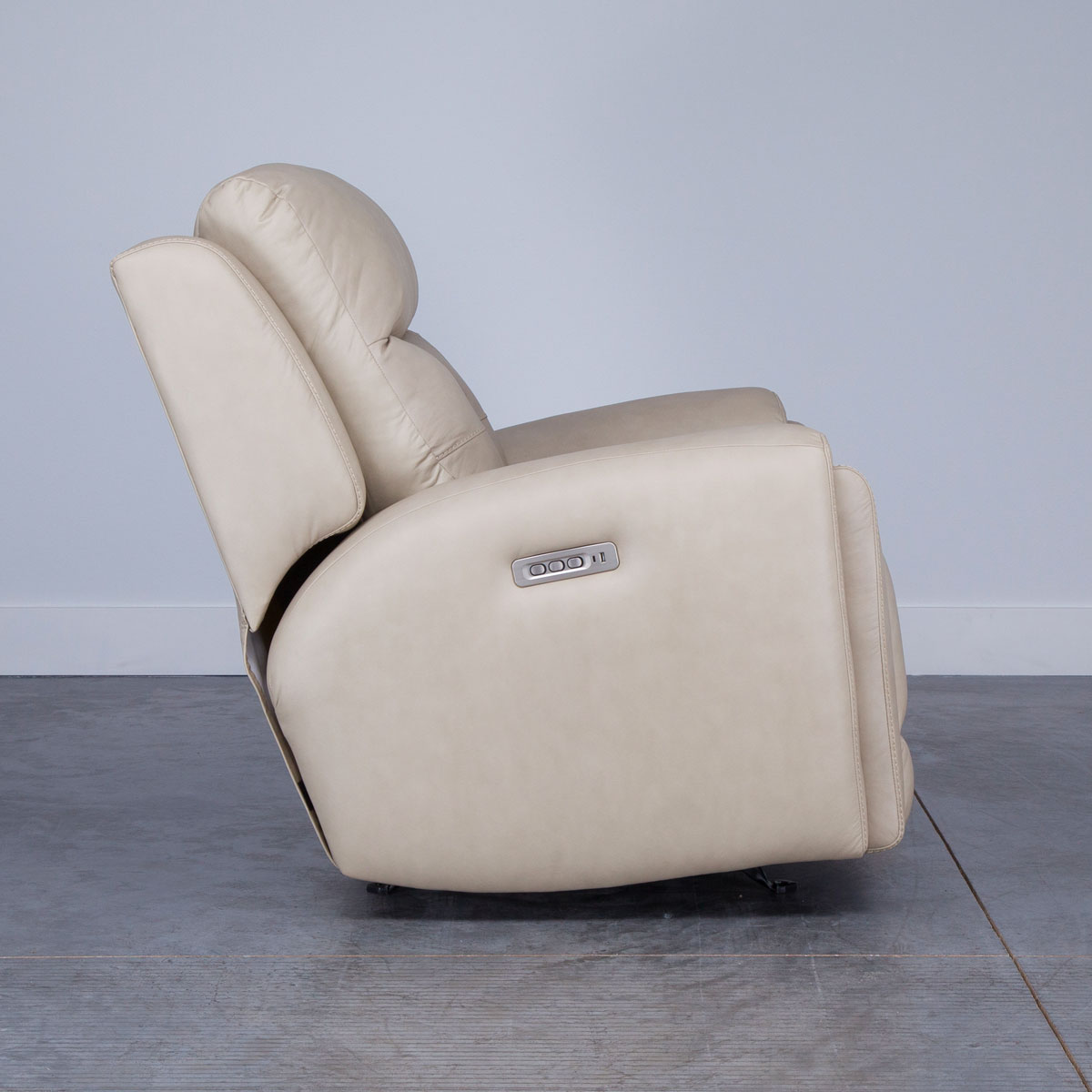 REEVES POWER ROCKER RECLINER WTIH POWER HEADREST AND LUMBAR