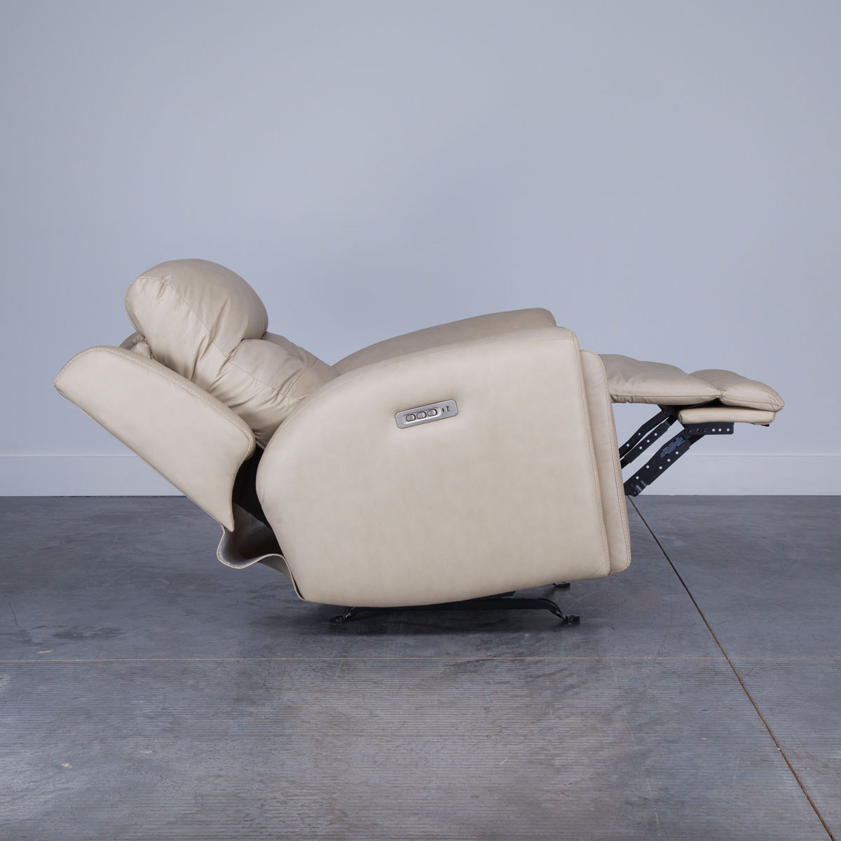 REEVES POWER ROCKER RECLINER WTIH POWER HEADREST AND LUMBAR