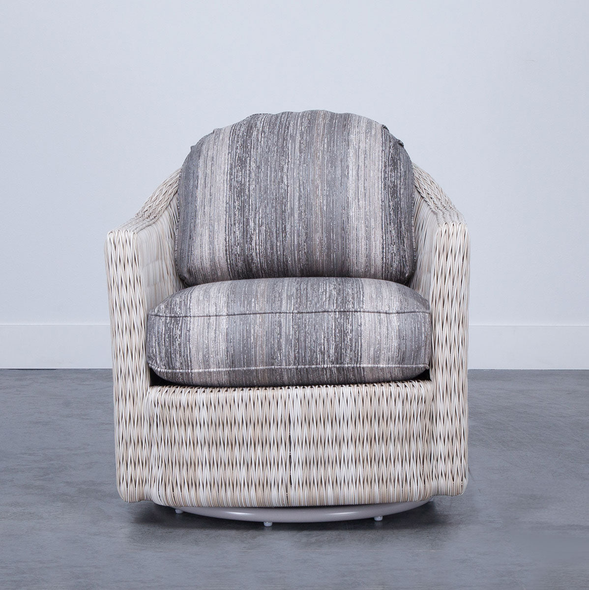 SEABROOK SWIVEL W/CUSHION