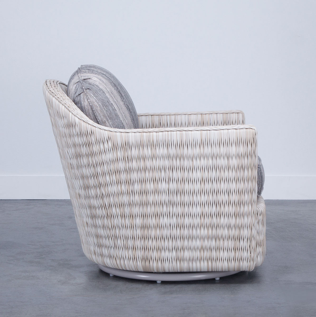 SEABROOK SWIVEL W/CUSHION