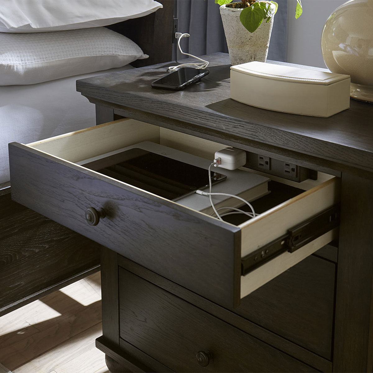 Cambridge Pepper Liv360 Nightstand