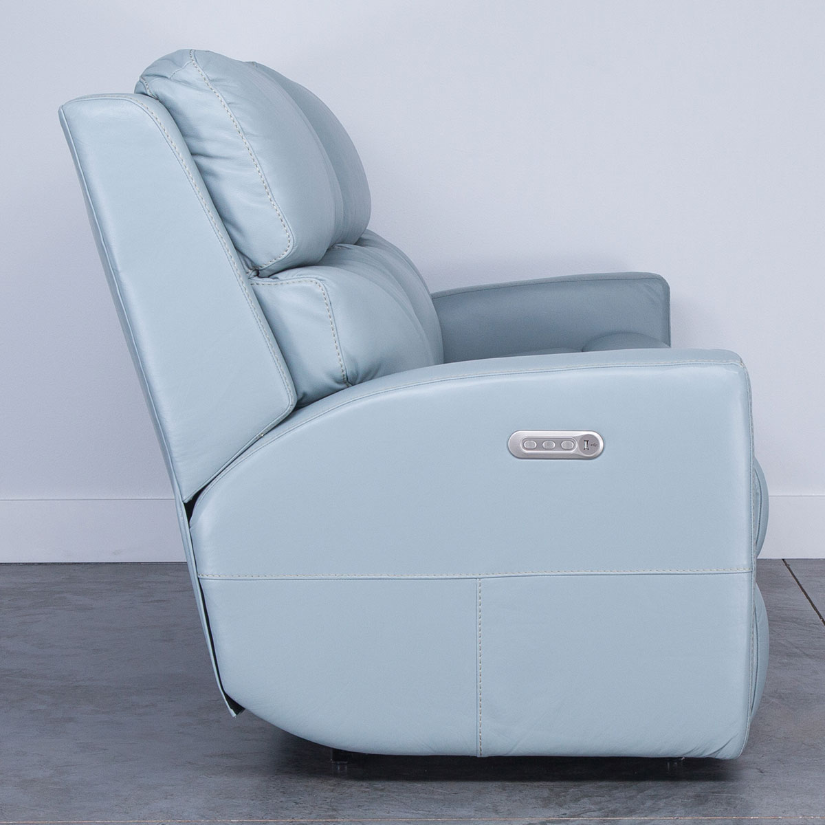 SCORE RECLINING SOFA W/ POWER HEADREST AND LUMBAR