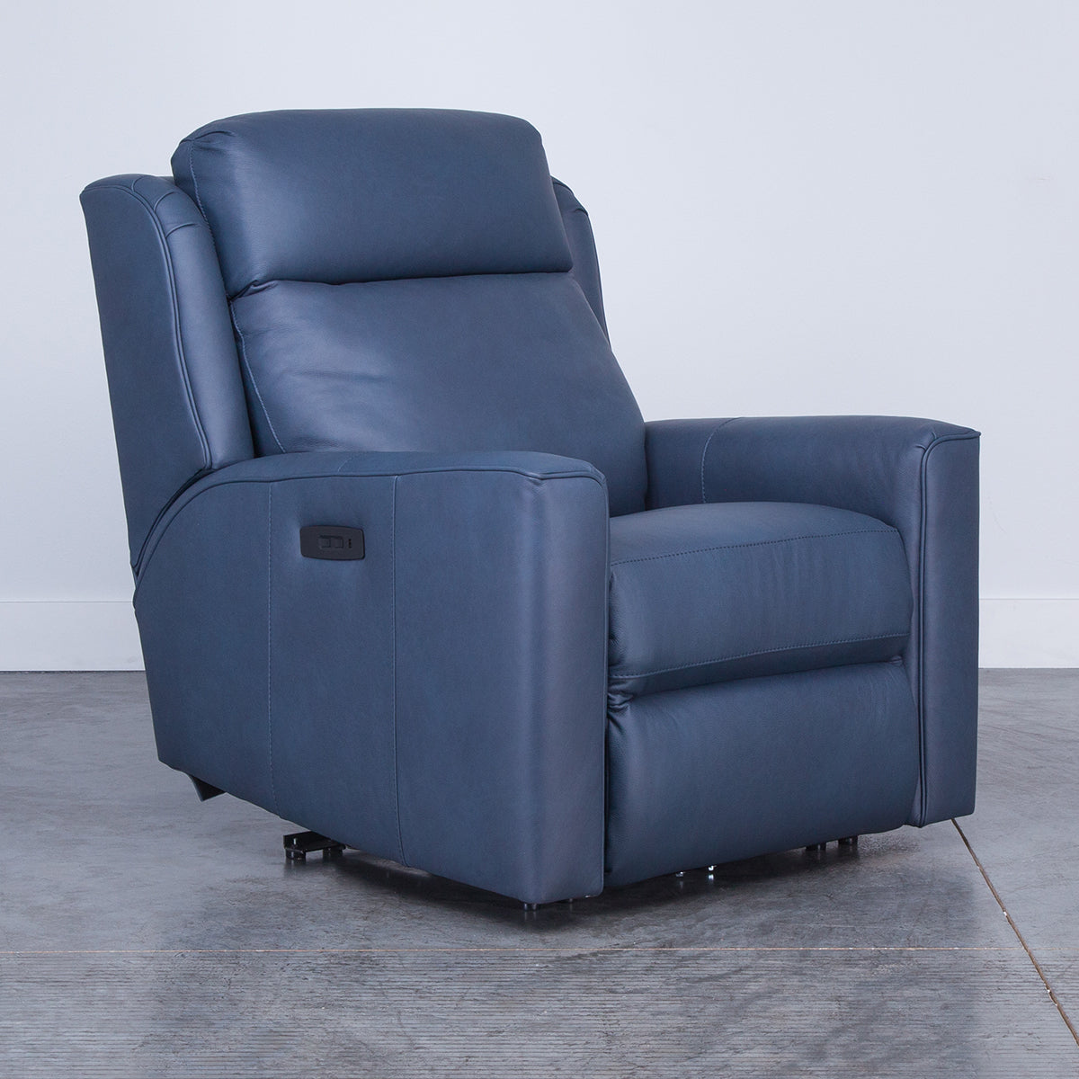 HECTOR DECO RECLINER W/POWER HEADREST