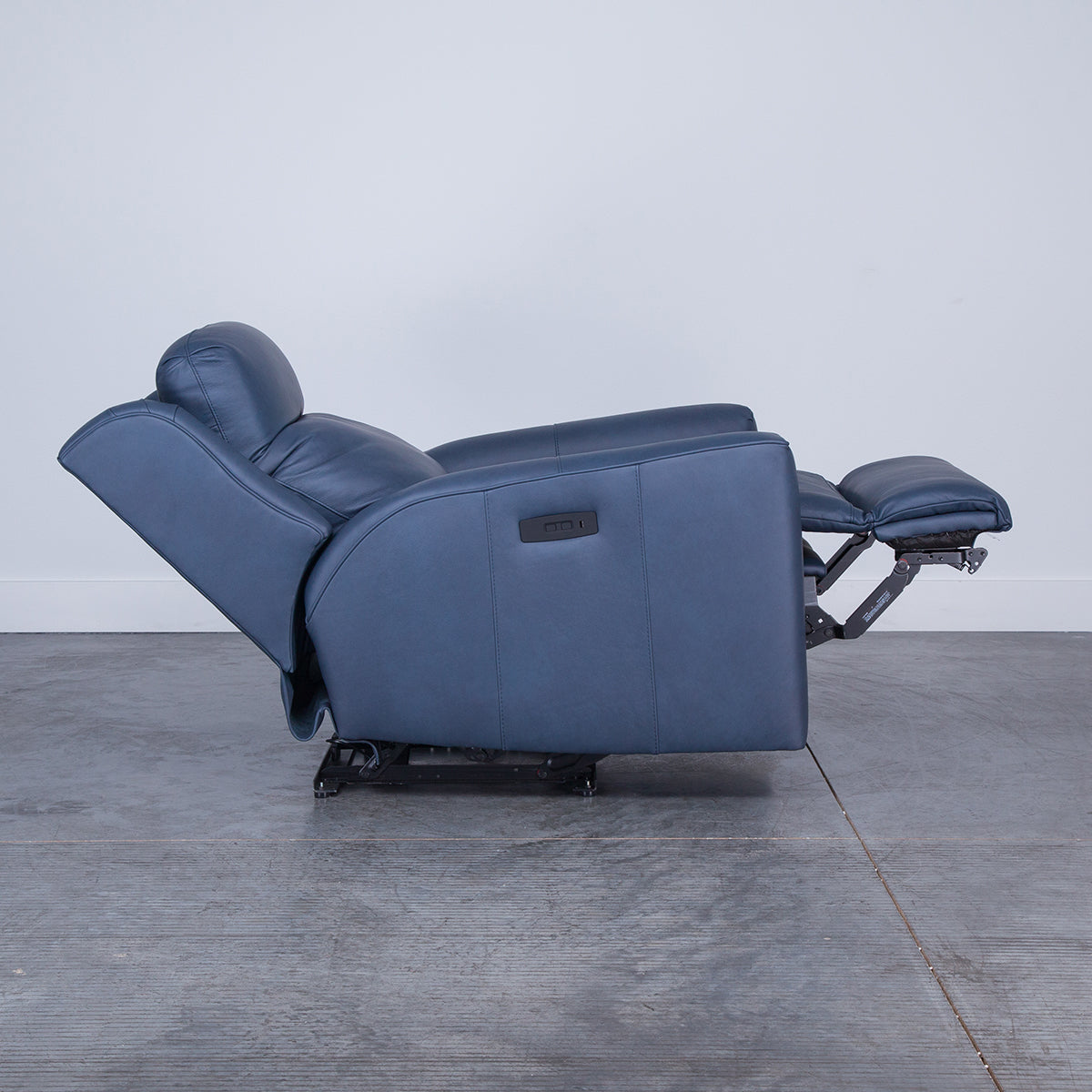 HECTOR DECO RECLINER W/POWER HEADREST