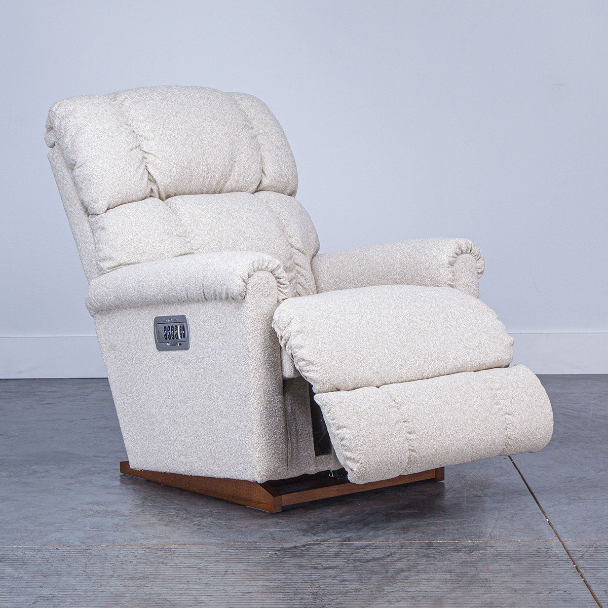 PINNACLE ROCKER RECLINER W/POWER HEADREST /LUMBAR