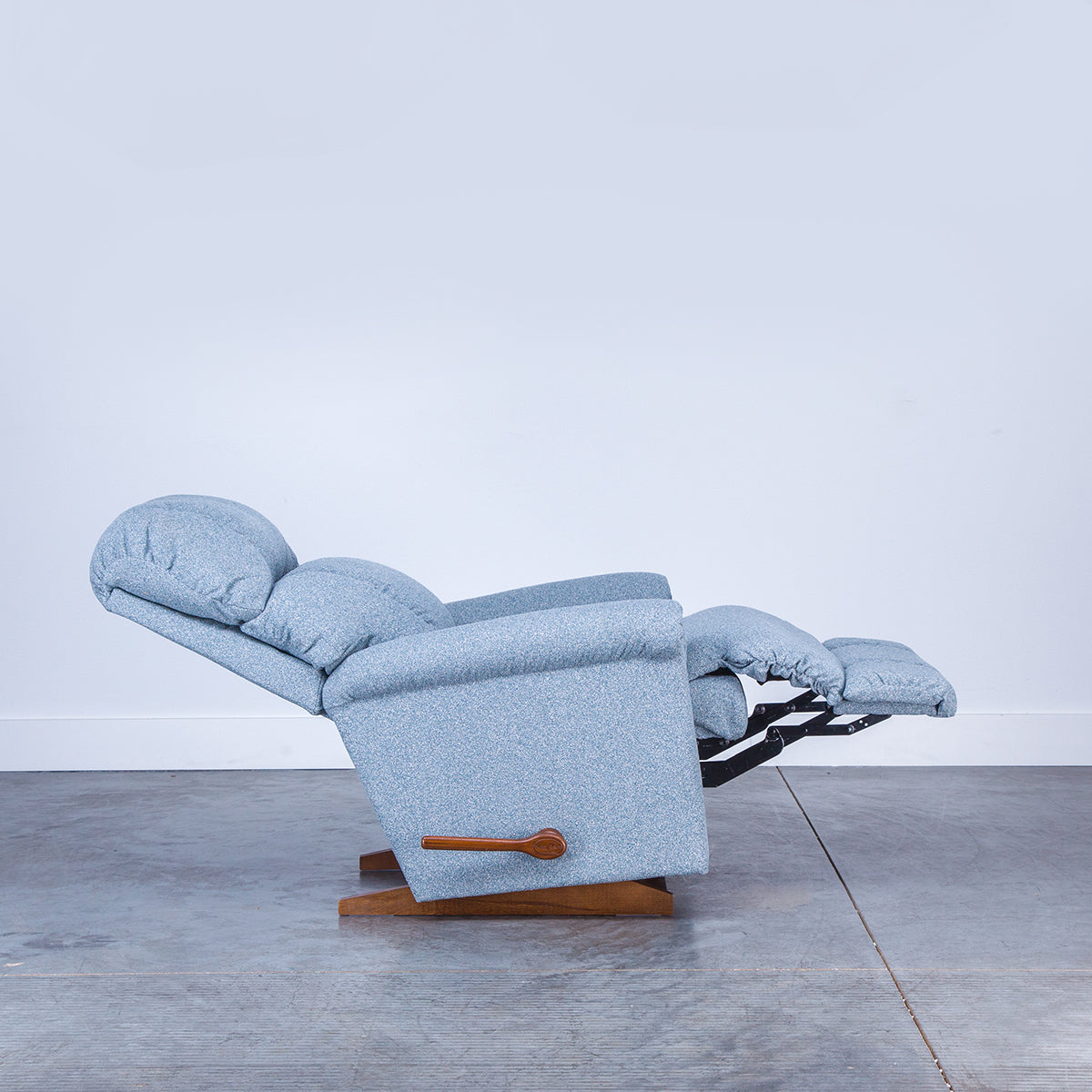 PINNACLE ROCKING RECLINER