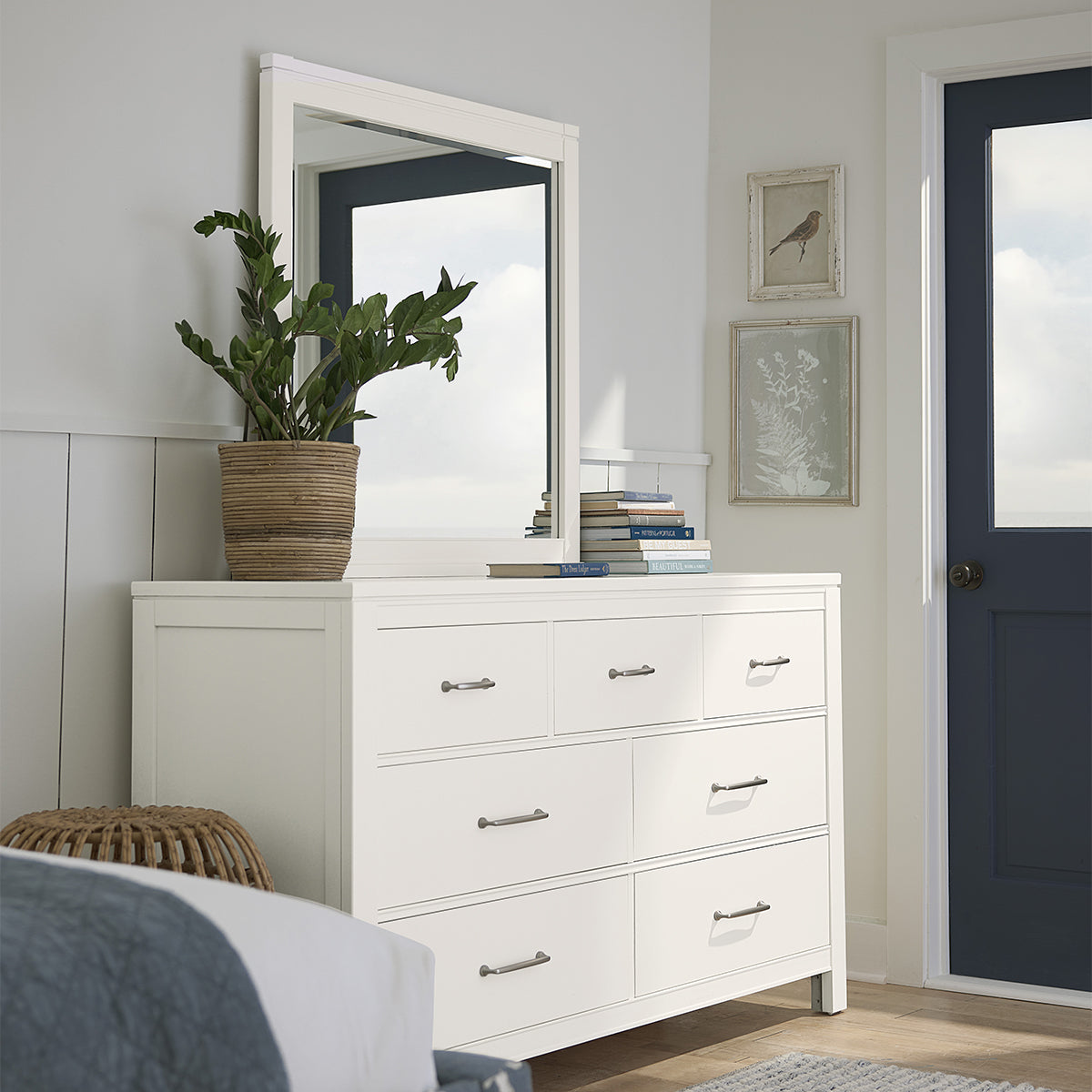 T&T WHITE DRESSER