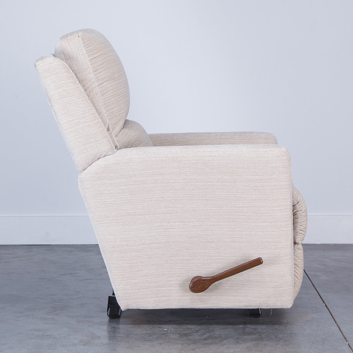 WYNNE WALL RECLINER