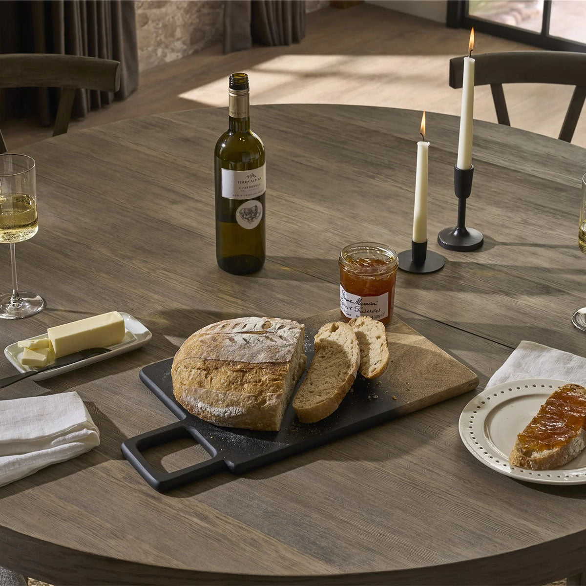 BOULDER ROUND DINING TABLE