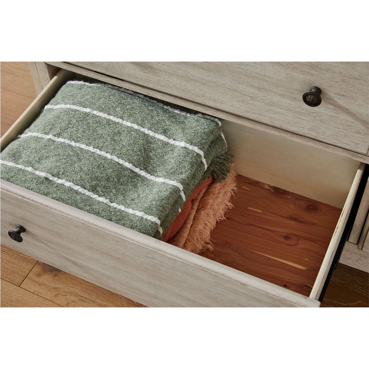 PROVENCE LINEN CHEST