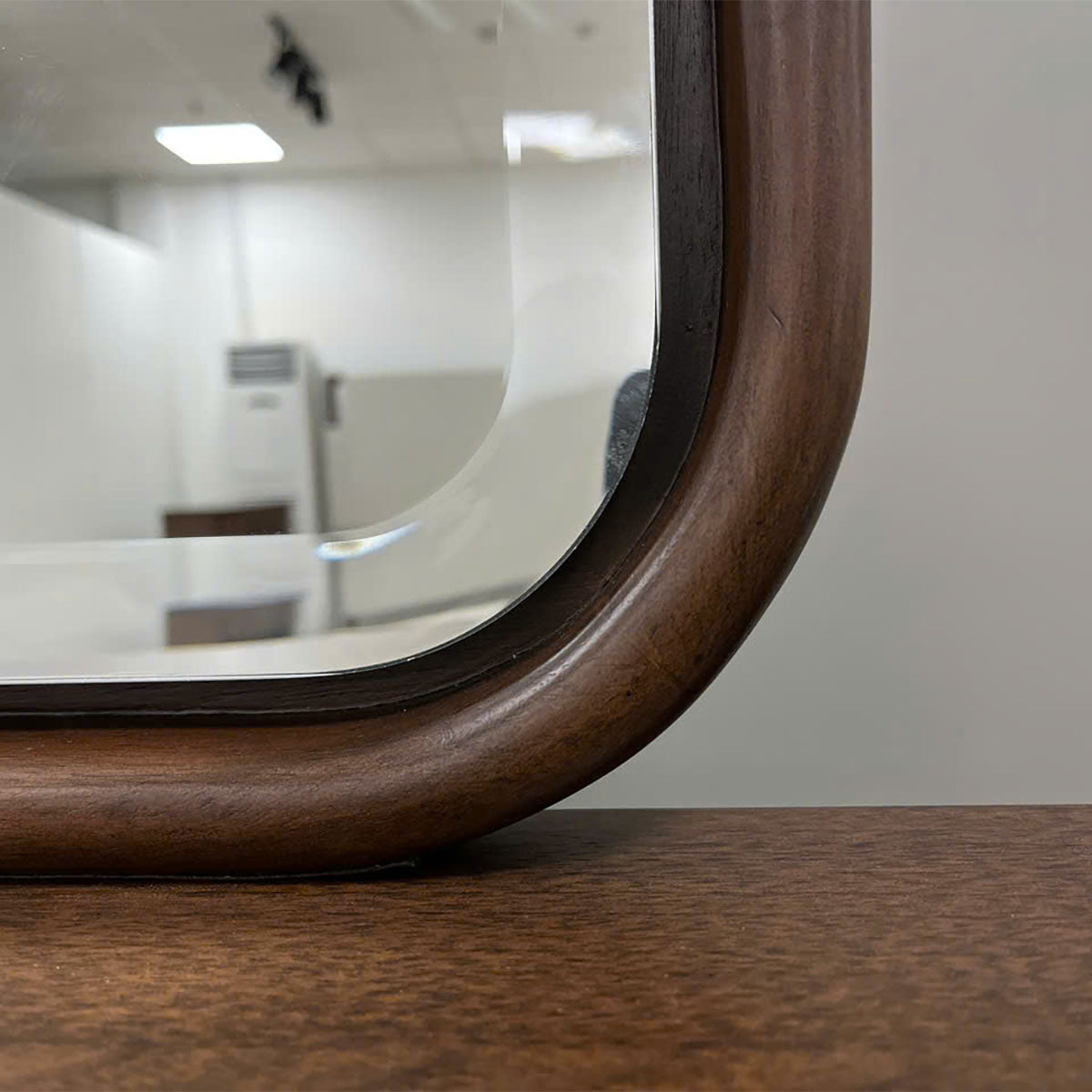 Delia Mirror