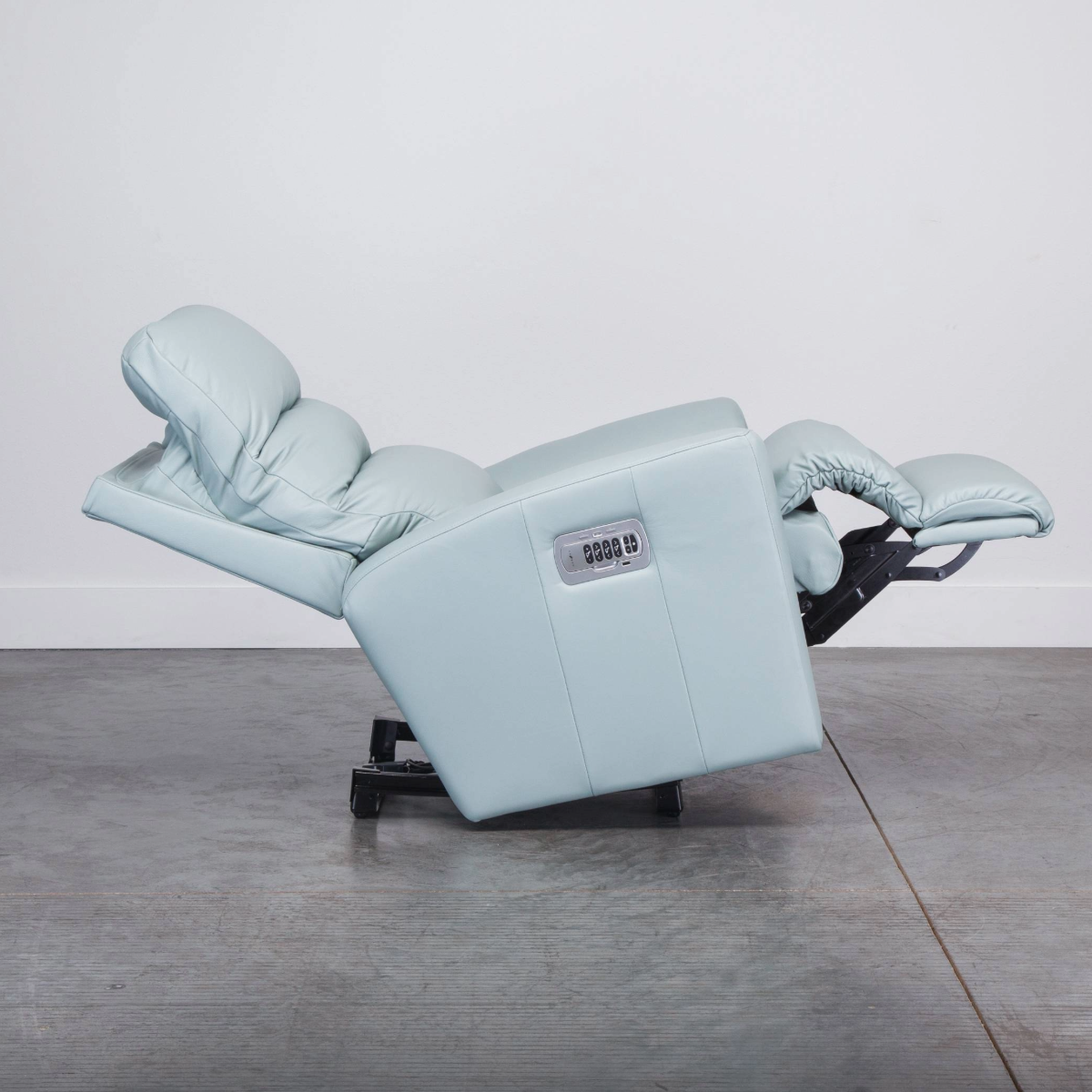 LIAM WALL RECL W/POWER HEADREST /LUMBAR