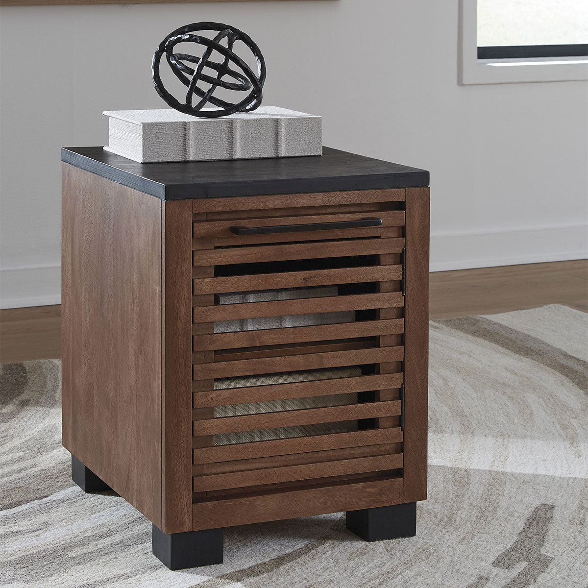 KALLARI CHAIRSIDE TABLE