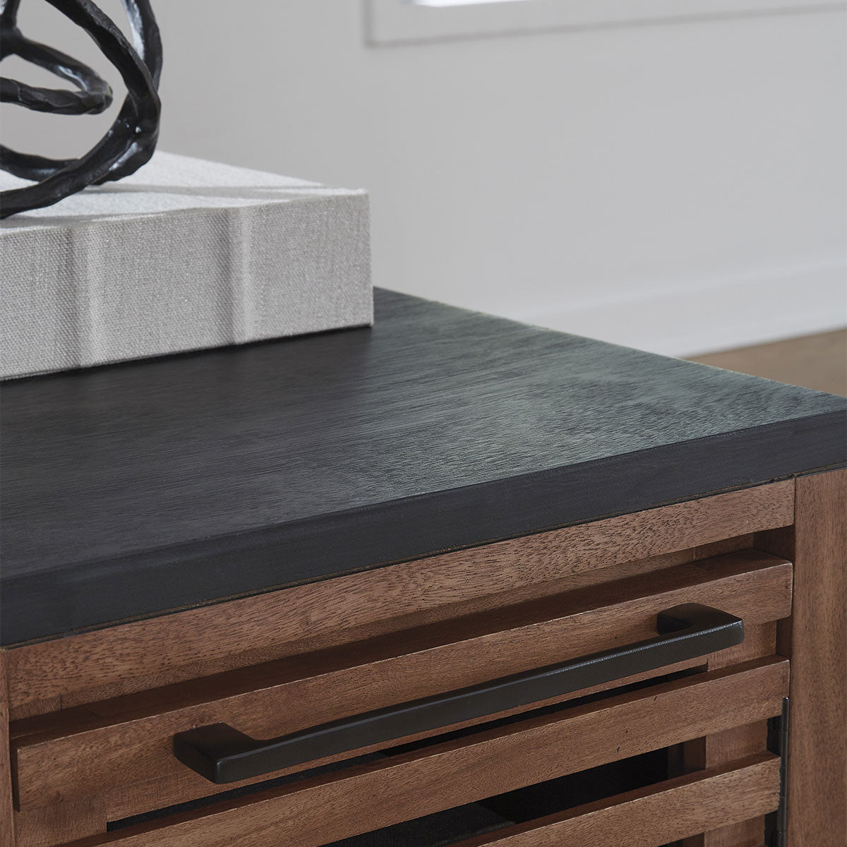 KALLARI CHAIRSIDE TABLE