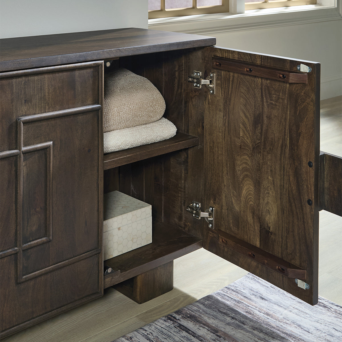 CATO ACCENT CABINET