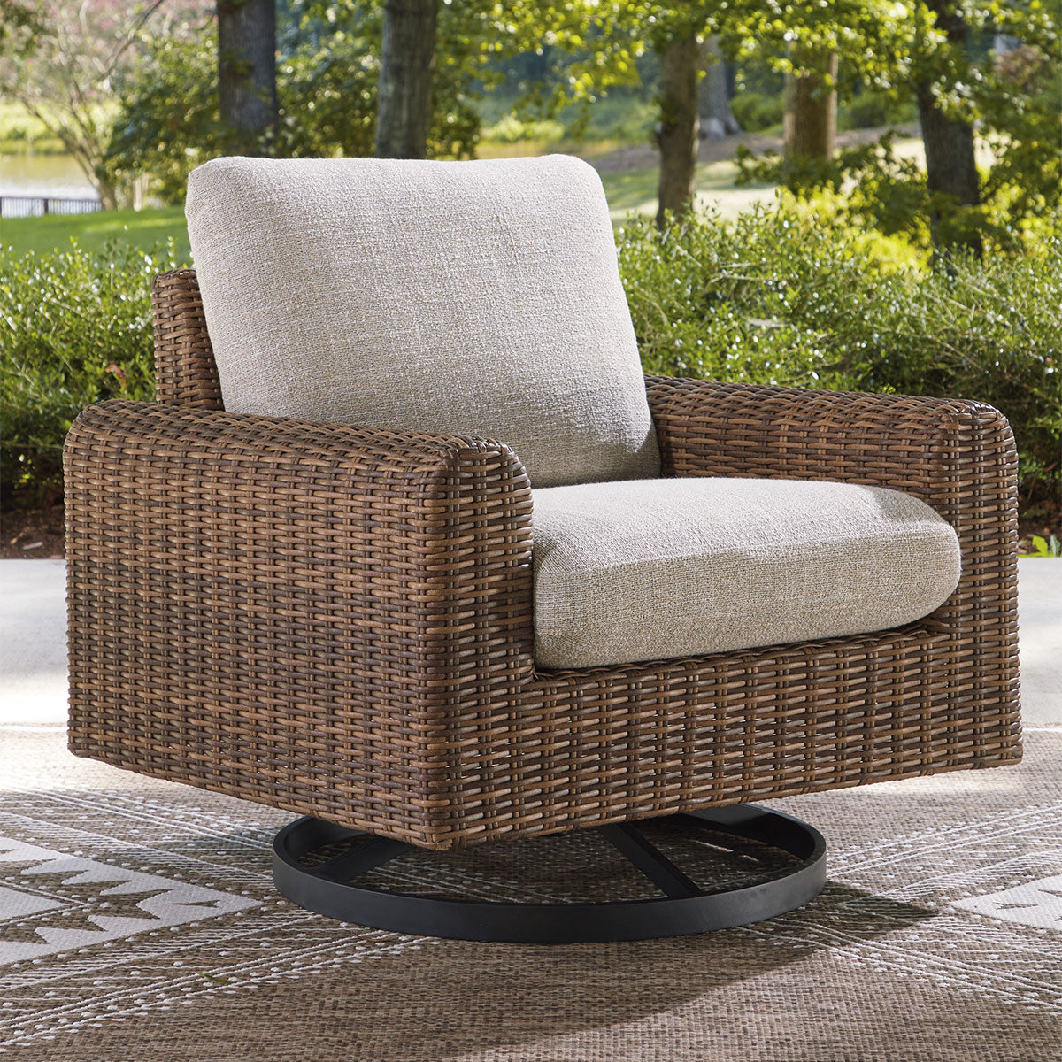 DOLAN CREEK SWIVEL LOUNGE CHAIR