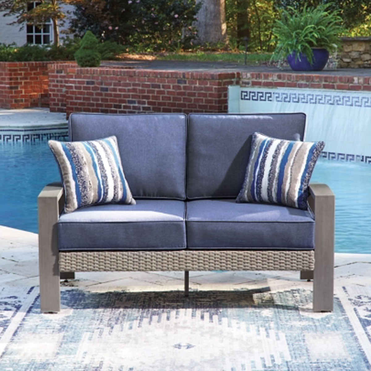 HALF MOON LOVESEAT