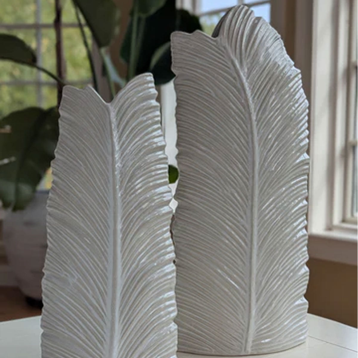 Trop Wht Cer Leaf Vase Large