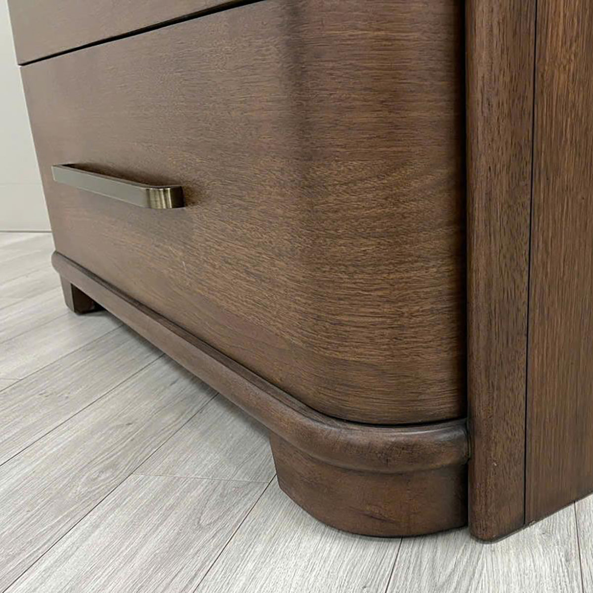 DELIA CHEST