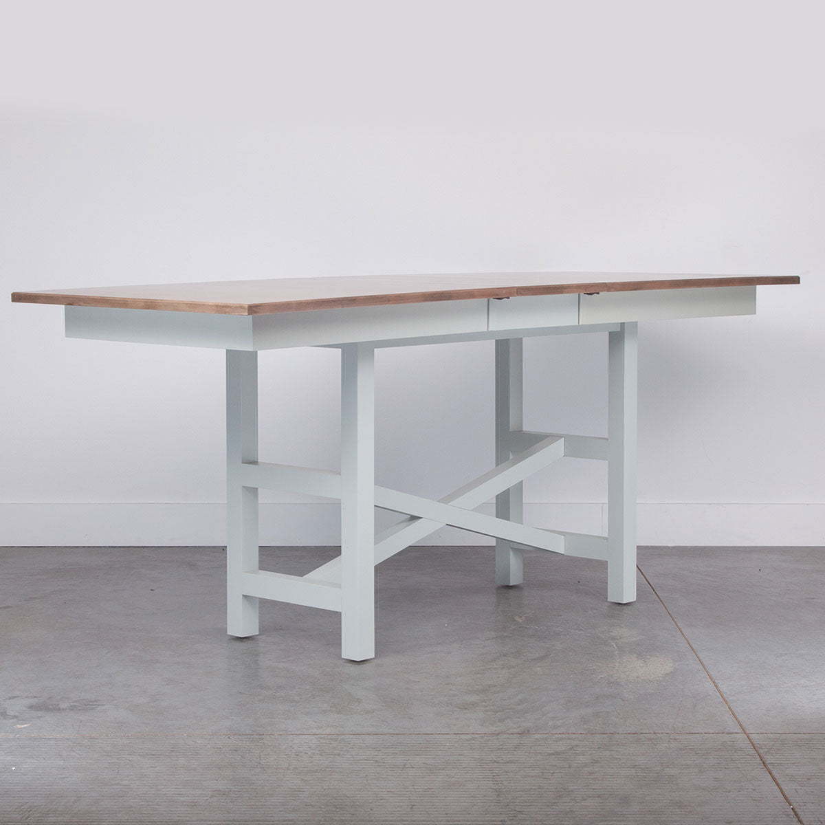 MAPLE CNT TRESTLE TBLE IN FAWN