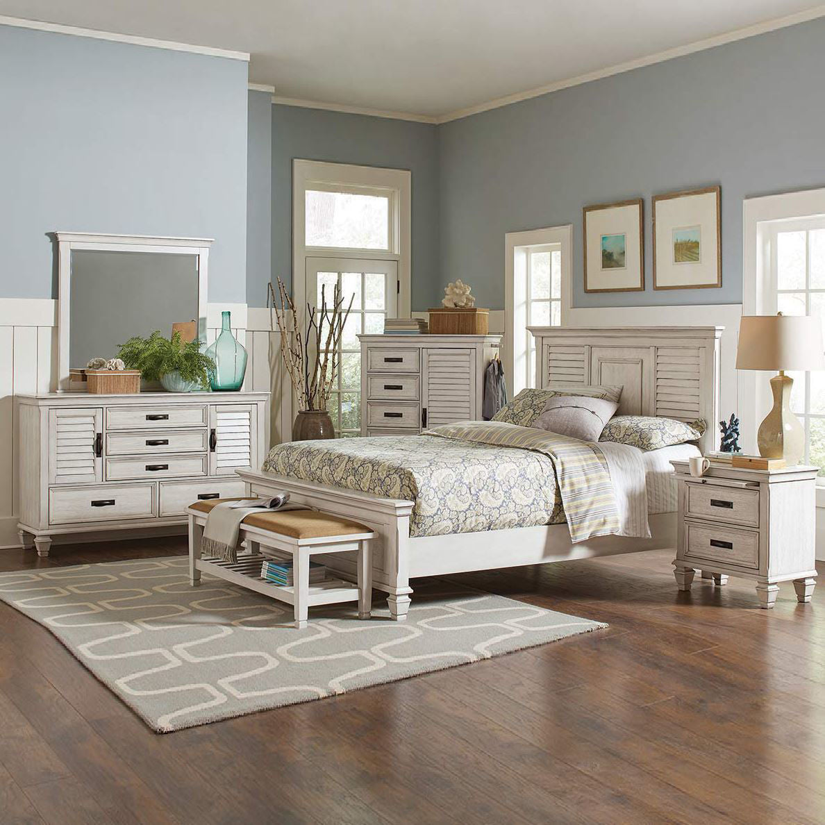 Nassau Antique White Dresser