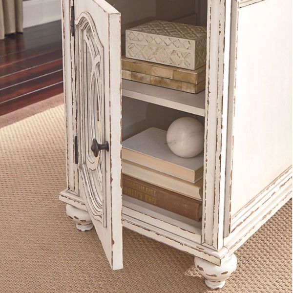 Roslyn Chairside Table