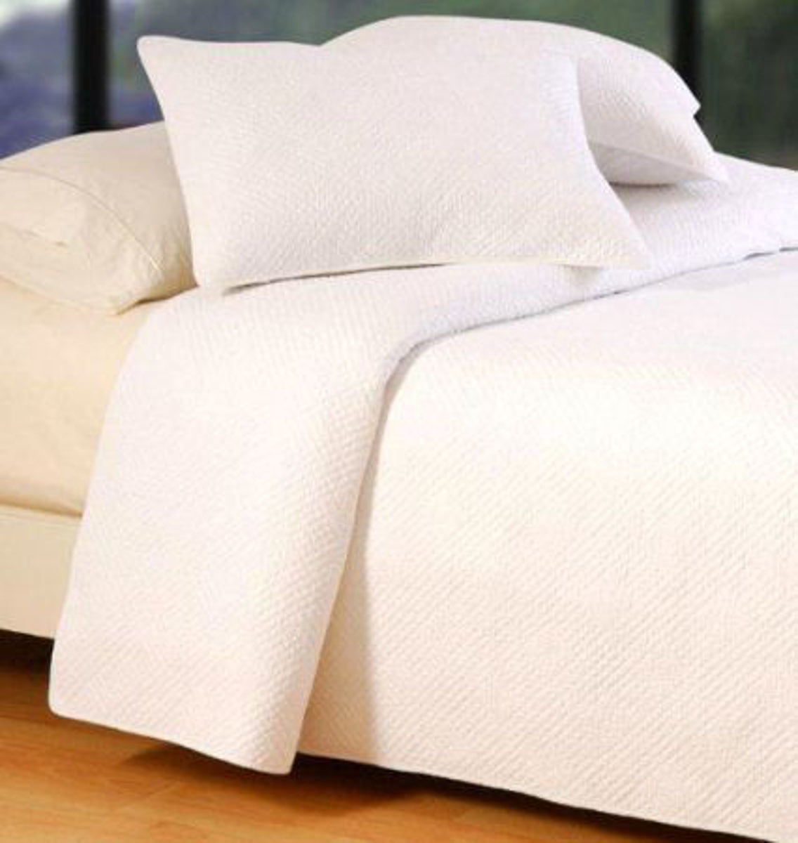 Hampton Matelasse White King Quilt