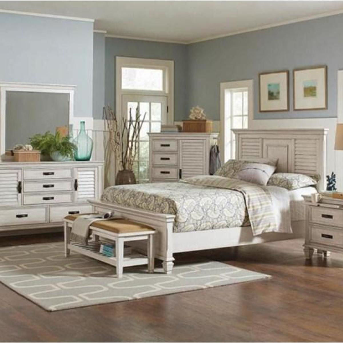 NASSAU WHITE MENS CHEST