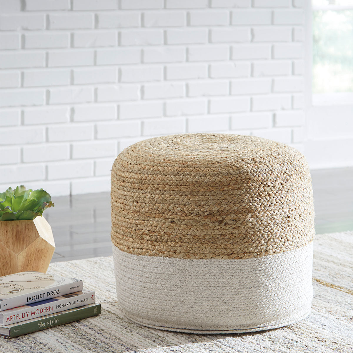 SWEED VALLEY WHITE/TAN  POUF
