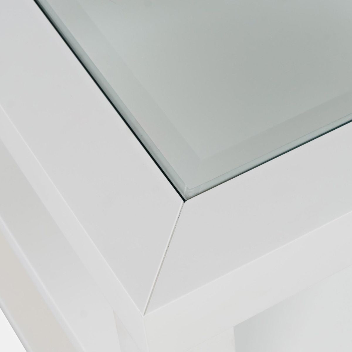 URBAN ICON WHITE END TABLE