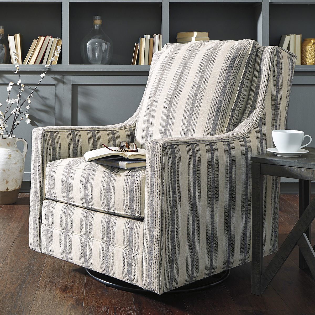STRIPED SWIVEL CHAIR