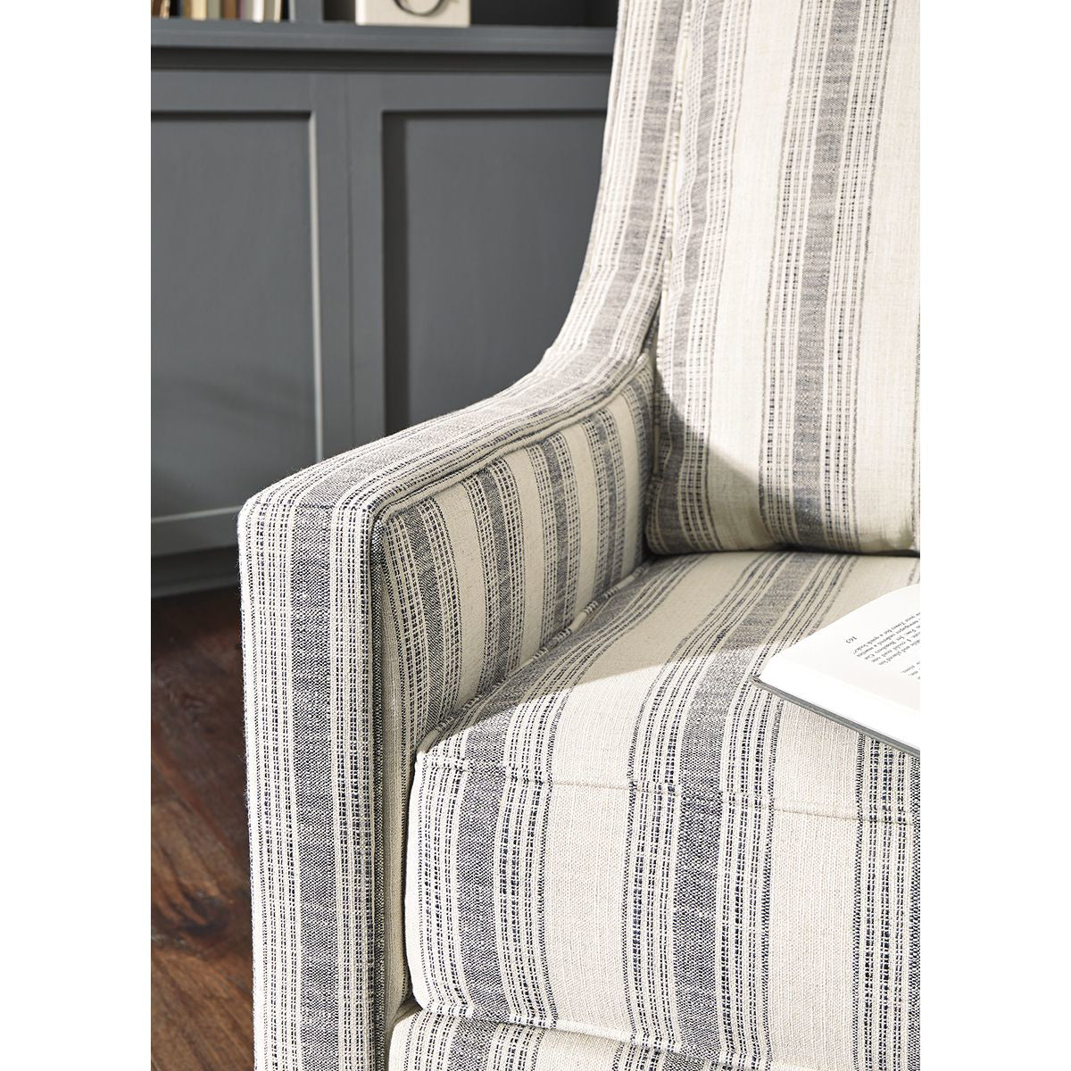 STRIPED SWIVEL CHAIR