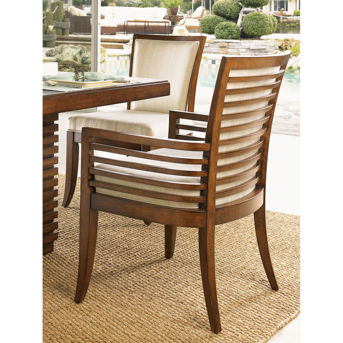 KOWLOON ARM CHAIR