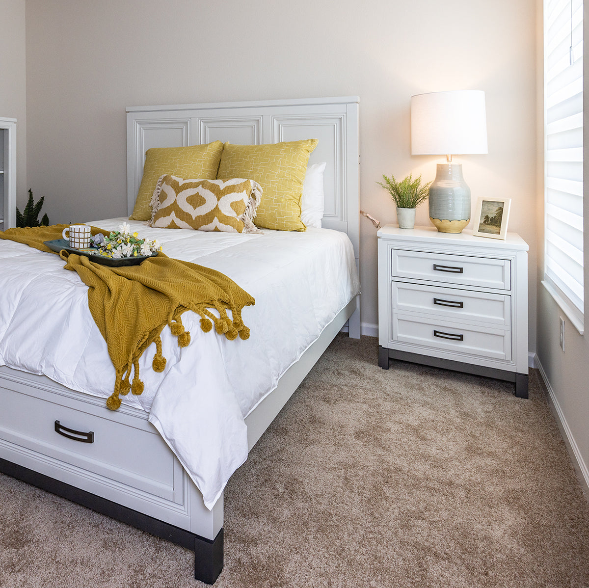 Hyde Park Liv360 Nightstand