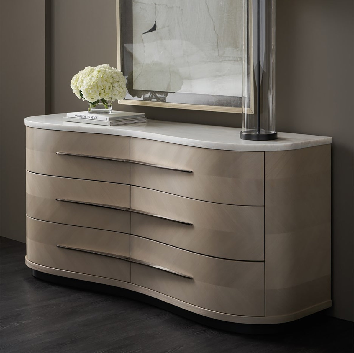 ROAM DRESSER