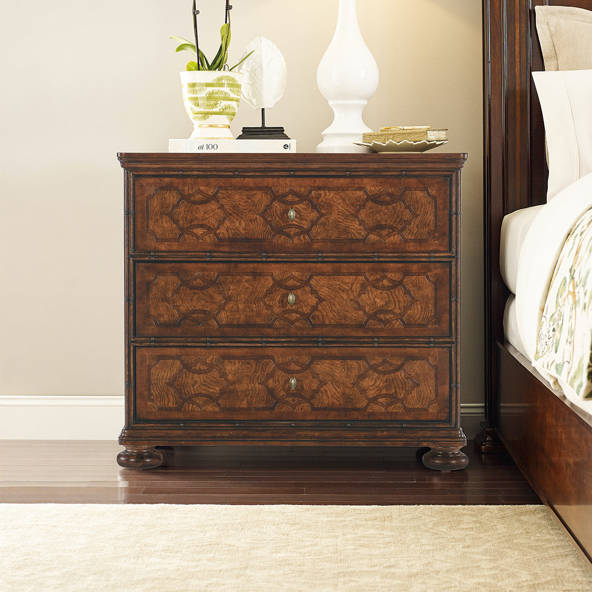 CHARLESTON BACHELOR CHEST
