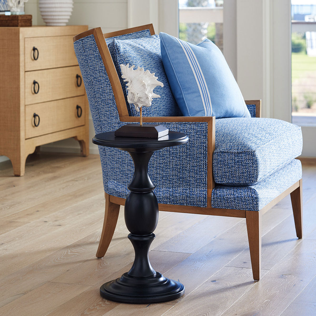 YACHT CLUB NAVY MARTINI TABLE