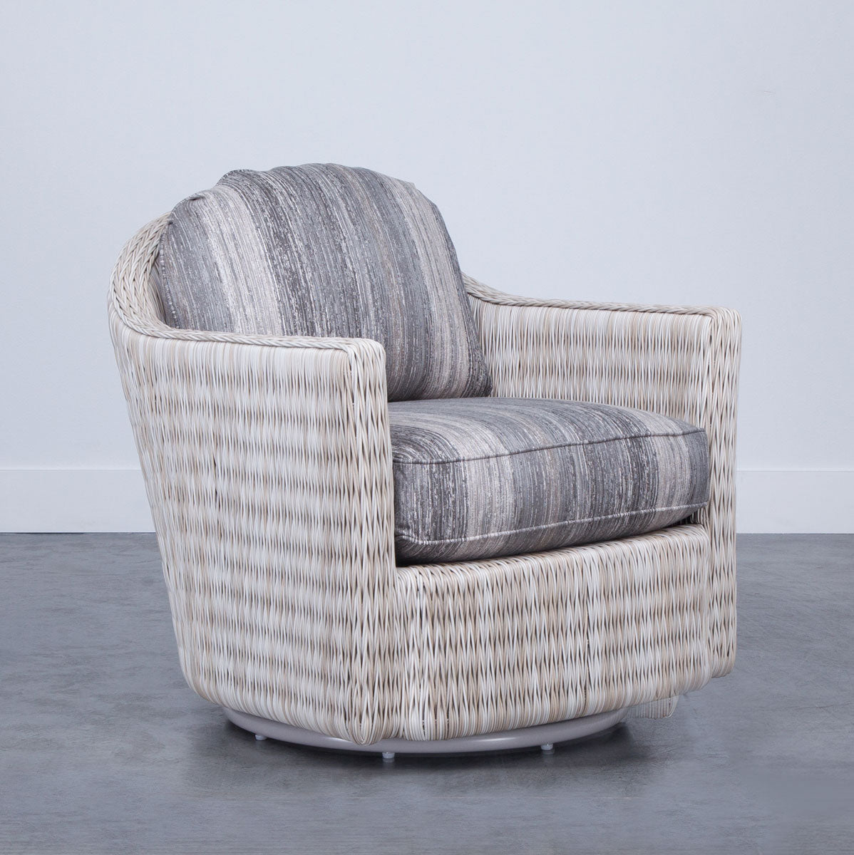SEABROOK SWIVEL W/CUSHION
