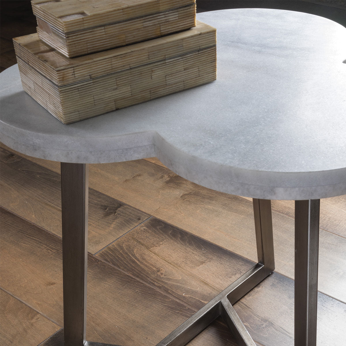 ARISTO CLOVER END TABLE