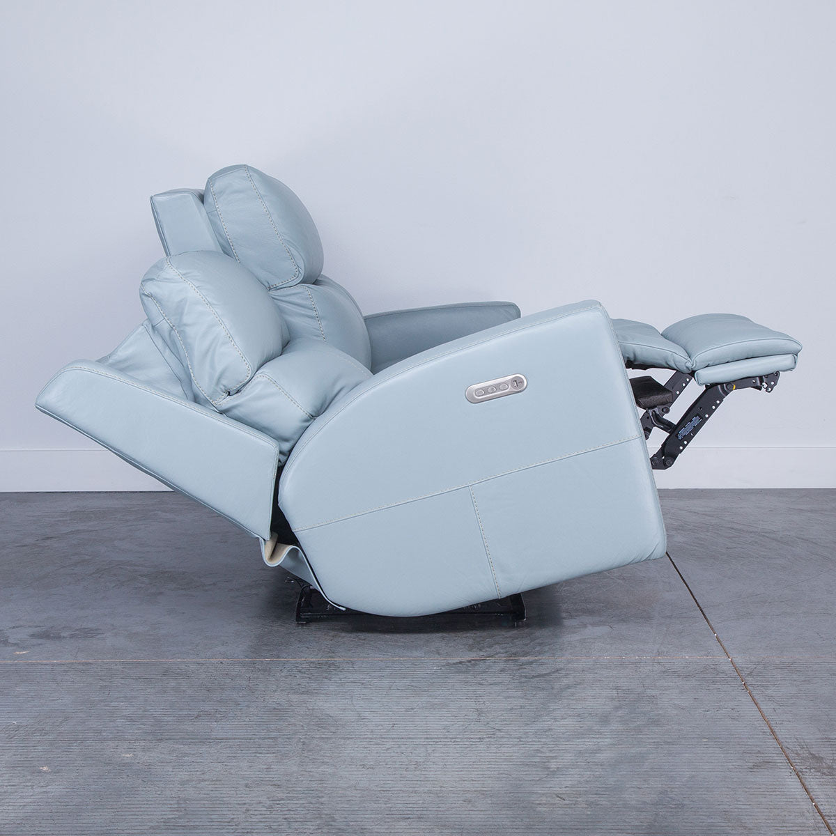 SCORE RECLINING SOFA W/ POWER HEADREST AND LUMBAR