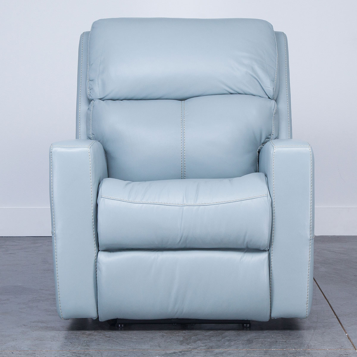 SCORE RECLINER W/ POWER HEADREST AND LUMBAR