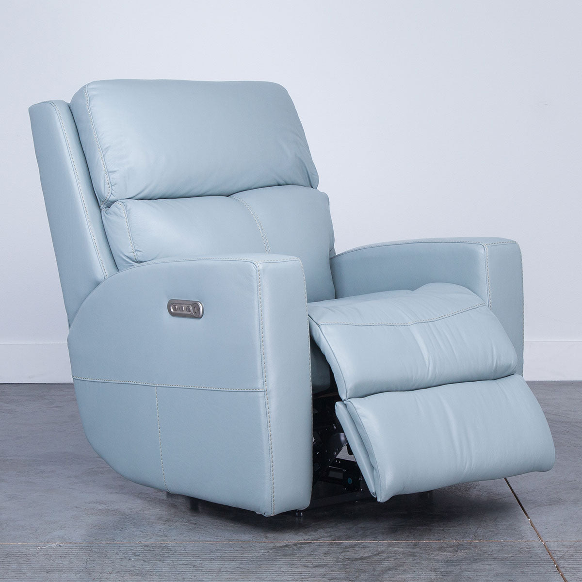 SCORE RECLINER W/ POWER HEADREST AND LUMBAR
