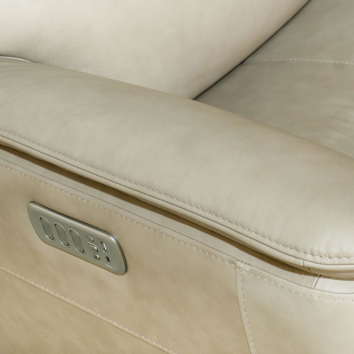 HENRY BEIGE SWIVEL GLIDER W/PHR/LUM/MAS